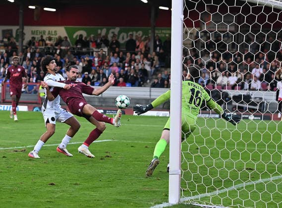 September 16, 2026, xophax, 3rd Division Soccer, Fortuna Cologne vs. SV Wehen Wiesbaden at Cologne’s Südstadion. From left to right: Ayoub Chaikhoun (Wehen), David Kamm (Al Azzawe, Fortuna), and goalkeeper Florian Stritzel (Wehen). Cologne