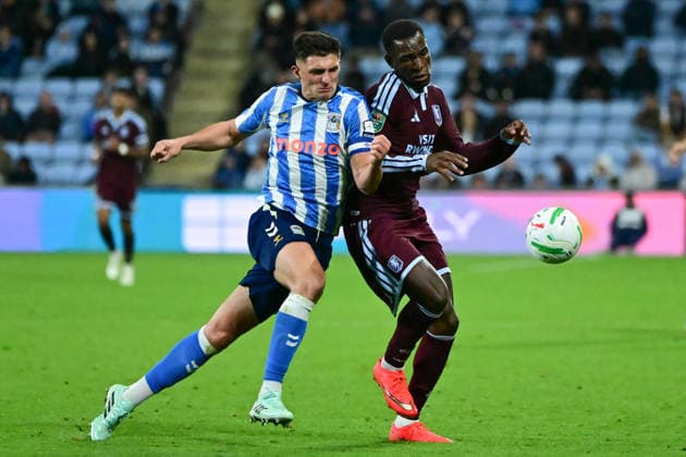 Coventry City v Aston Villa, EFL Cup Coventry City defender Bobby Thomas (4) battles for possession with Aston Villa forward Nicolas Jackson (11) during the EFL Cup match between Coventry City and Aston Villa at the Coventry Building Society Arena, Coventry, UK on 16 September 2026. Coventry Coventry Building Society Arena West Midlands UK Editorial use only DataCo restrictions apply See www.football-dataco.com , Copyright: xDennisxGoodwinx PSI-24892-0045