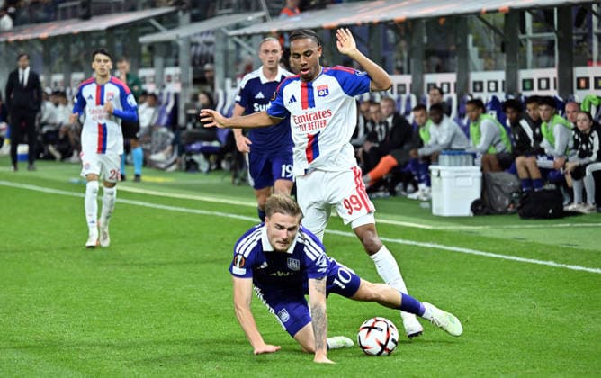 RSC Anderlecht v Olympique Lyon - UEFA Europa League BRUSSELS, BELGIUM - SEPTEMBER 16: Marten Winkler (10) of Anderlecht in action during the UEFA Europa League match between RSC Anderlecht and Olympique Lyon at Lotto Park Stadium in Brussels, Belgium, on September 16, 2026. Dursun Aydemir Anadolu Brussels Belgium. Editorial use only. Please get in touch for any other usage.  Copyright: x2026xAnadoluxDursunxAydemirx
