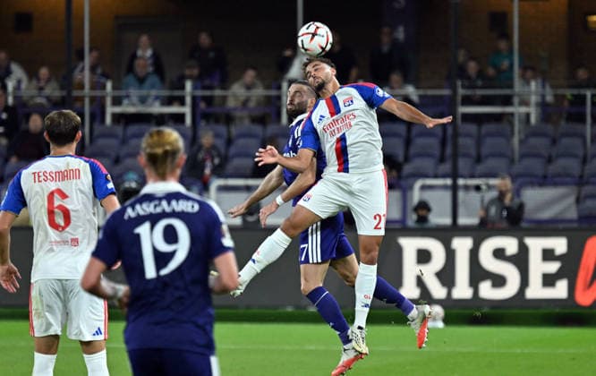 RSC Anderlecht v Olympique Lyon - UEFA Europa League BRUSSELS, BELGIUM - SEPTEMBER 16: Leo Petrot (27) of Anderlecht in action during the UEFA Europa League match between RSC Anderlecht and Olympique Lyon at Lotto Park Stadium in Brussels, Belgium, on September 16, 2026. Dursun Aydemir Anadolu Brussels Belgium. Editorial use only. Please get in touch for any other usage.  Copyright: x2026xAnadoluxDursunxAydemirx