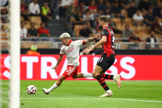 September 16, 2026, Milan, Lombardy, Italy: GIANLUCA PRESTIANNI 25 of Benfica in the UEFA Europa League 2026 27 groupe stage day 1 between AC MILAN and BENFICA at the San Siro Stadium in Milan, Italy. Soccer 2026: Europa Leaguel: Milan:Benfica  - ZUMAc179 20260916_zep_c179_058 Copyright: xMickaelxChavetx