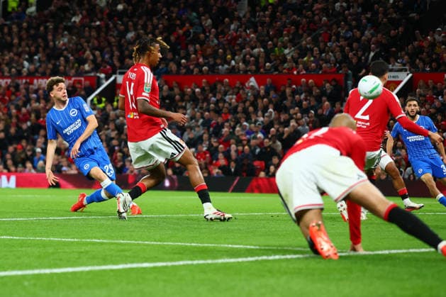 MANCHESTER, ENGLAND - SEPTEMBER 16: Maxim De Cuyper of Brighton & Hove Albion scores to make it 2-3 and celebrates during the Carabao Cup Third Round match between Manchester United, ManU and Brighton & Hove Albion at Old Trafford on September 16, 2026 in Manchester, England.  Copyright: xMBxMediax