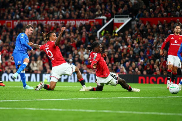 MANCHESTER, ENGLAND - SEPTEMBER 16: Pascal Groß of Brighton & Hove Albion scores to make it 2-2 and celebrates during the Carabao Cup Third Round match between Manchester United, ManU and Brighton & Hove Albion at Old Trafford on September 16, 2026 in Manchester, England.  Copyright: xMBxMediax