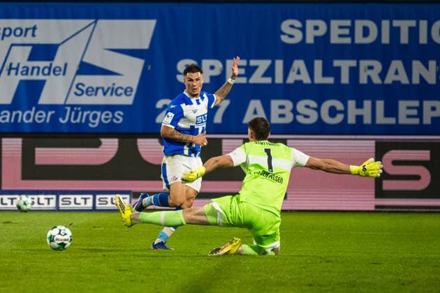 Rostock, Germany, September 16, 2026, 3rd League 2026–2027, Matchday 6: FC Hansa Rostock vs. VfB Stuttgart II. Pictured from left: Niklas Kölle (Hansa Rostock) in a tackle with goalkeeper Jerik von der Felsen (VfB Stuttgart II). DFB DFL regulations prohibit any use of photographs as image sequences and or quasi-video Copyright: xFotostandx xVoelkerx