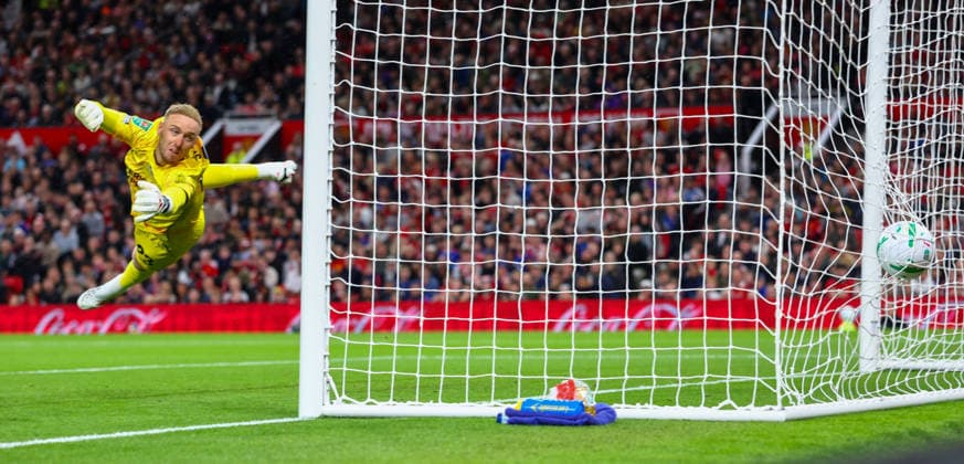 Sport Bilder des Tages #2 16th September 2026; Old Trafford, Manchester, England; Carabao Cup Football, Manchester United, ManU versus Brighton and Hove Albion; Jason Steele of Brighton and Hove Albion is beaten from the shot of Shea Lacey of Manchester United which made the score 1-0 in the 8th minute RogerxEvans