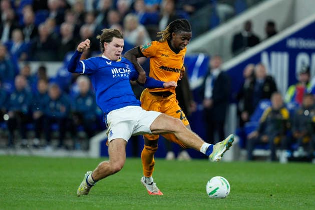 Everton v Wolverhampton Wanderers, Carabao Cup Tyler Dibling of Everton competes for the ball with Tawanda Chirewa of Wolverhampton Wanderers during the Everton v Wolverhampton Wanderers Carabao Cup 3rd Round match at the Hill Dickinson Stadium, Liverpool, England on 16 September 2026 Credit: Steve Flynn Every Second Media Editorial use only. All images are copyright Every Second Media Limited. No images may be reproduced without prior permission. All rights reserved. Premier League and Football League images are subject to licensing agreements with Football DataCo Limited. see https: www.football-dataco.com Copyright: xIMAGO EveryxSecondxMediax ESM-2166-0093 StevexFlynnx xEveryxSecondxMediax