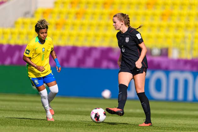 Brazil v United States - FIFA U-20 Women s World Cup Katowice, Poland - September 16: Dudinha of Brazil (L) and Ainsley McCammon of United States (R) in action during the FIFA U-20 Women s World Cup Round of 16 match between Brazil and United States at Arena Katowice on September 16, 2026 in Katowice, Poland Copyright: xLatinxSportxImagesx