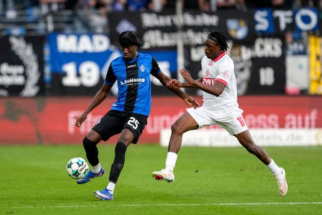 v li Favour Jidechi Okeke Jid Okeke, SV Waldhof, 25, Dickson Abiama Essen, 18, tackle, game scene, duel, tackle, tackling, dynamic, action, 09 16 2026, Mannheim, Germany, soccer, 3rd Division, SV Waldhof Mannheim vs. Rot-Weiss Essen, DFB and DFL regulations prohibit any use of photographs as image sequences and or quasi-video xozx