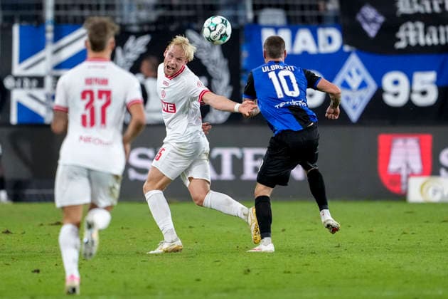 v li Jannik Hofmann Essen, 37, Ben Hüning Essen, 15, Julian Ulbricht SV Waldhof, 10, tackle, game scene, duel, tackle, tackling, dynamics, action, 09 16 2026, Mannheim, Germany, soccer, 3rd Division, SV Waldhof Mannheim vs. Rot-Weiss Essen, DFB and DFL regulations prohibit any use of photographs as image sequences and or quasi-video xozx