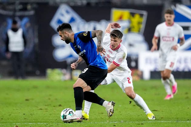 v li Goncalo de Almeida Gregorio SV Waldhof, 9, Michael Kostka Essen, 2, tackle, game scene, duel, tackle, tackling, dynamism, action, September 16, 2026, Mannheim, Germany, soccer, 3rd League, SV Waldhof Mannheim vs. Rot-Weiss Essen, DFB and DFL regulations prohibit any use of photographs as image sequences and or quasi-video xozx