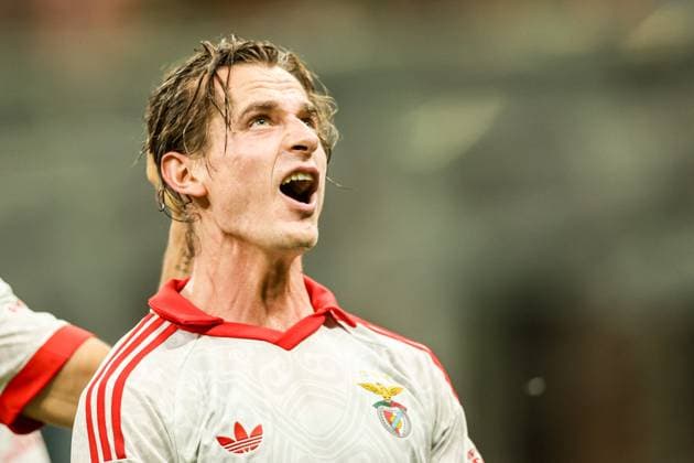 Sport Bilder des Tages #2 September 16, 2026, Milano, Italy: Jakub Kaminski (Benfica) celebrates after scoring goal during UEFA Europa League 2026 2027 match between AC Milan and Benfica..Final Score: AC Milan 0:2 Benfica Milano Italy - ZUMAs197 20260916_aaa_s197_378 Copyright: xGrzegorzxWajdax