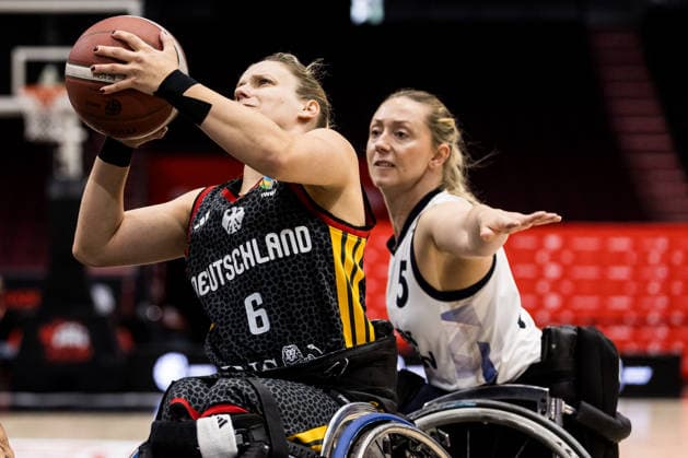 OTTAWA, CANADA - SEPTEMBER 16: Catharina Weiss (Germany, 6) controls the ball against Sophie Carrigill (Great Britain, 5) during the Ottawa IWBF Wheelchair Basketball World Championships match between Great Britain vs. Germany at Arena at TD Place on matchday 8 of the Ottawa IWBF Wheelchair Basketball World Championships on September 16, 2026 in Ottawa, Canada. Canada Copyright: xSteffiexWunderlx