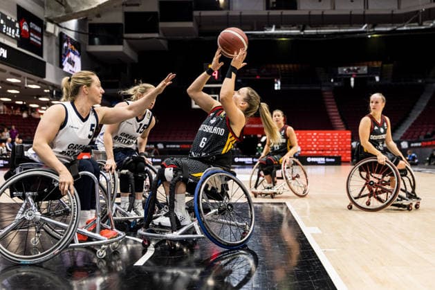 OTTAWA, CANADA - SEPTEMBER 16: Catharina Weiss (Germany, 6) controls the ball against Sophie Carrigill (Great Britain, 5) and Robyn Love (Great Britain, 15) during the Ottawa IWBF Wheelchair Basketball World Championships match between Great Britain vs. Germany at Arena at TD Place on matchday 8 of the Ottawa IWBF Wheelchair Basketball World Championships on September 16, 2026 in Ottawa, Canada. Canada Copyright: xSteffiexWunderlx