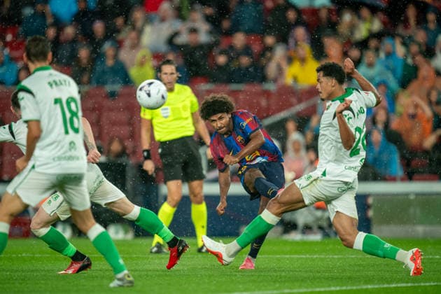 (260917) -- BARCELONA, Sept. 17, 2026 -- FC Barcelona, Barca s Karim Adeyemi (2nd R) gets a chance to score during the La Liga football match between FC Barcelona and Racing Santander in Barcelona, Spain, on Sept. 16, 2026. (Photo by Xinhua) (SP)SPAIN-BARCELONA-FOOTBALL-LA LIGA-BARCELONA VS RACING SANTANDER JoanxGosa 