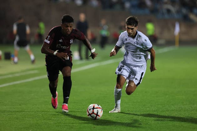 Ararat-Armenia v Sparta Praha - UEFA Europa League Edgar Grigoryan of Ararat-Armenia and John Mercado of Sparta Praha during the UEFA Europa League match at Vazgen Sargsyan Republican Stadium in Yerevan, Armenia, on September 16, 2026. Yerevan Armenia  Copyright: xGurgenxHakobyanx originalFilename:hakobyan-uefaeuro260916_npsjg.jpg