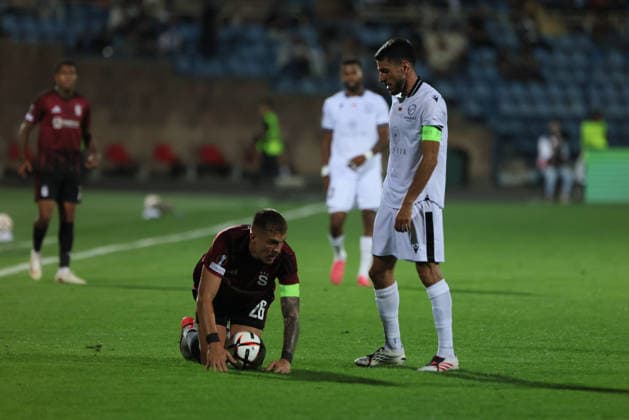 Ararat-Armenia v Sparta Praha - UEFA Europa League Karen Muradyan of Ararat-Armenia and Patrik Vydra of Sparta Praha during the UEFA Europa League match at Vazgen Sargsyan Republican Stadium in Yerevan, Armenia, on September 16, 2026. Yerevan Armenia  Copyright: xGurgenxHakobyanx originalFilename:hakobyan-uefaeuro260916_npv2m.jpg
