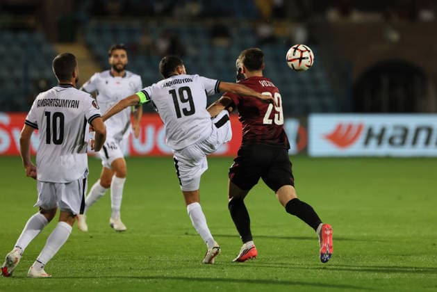 Ararat-Armenia v Sparta Praha - UEFA Europa League Karen Muradyan of Ararat-Armenia and Matyas Vojta of Sparta Praha are pictured during the UEFA Europa League match at Vazgen Sargsyan Republican Stadium in Yerevan, Armenia, on September 16, 2026. Yerevan Armenia  Copyright: xGurgenxHakobyanx originalFilename:hakobyan-uefaeuro260916_npYrn.jpg