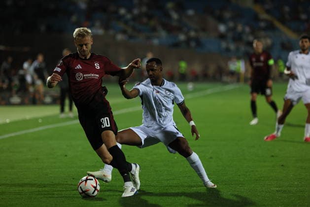 Ararat-Armenia v Sparta Praha - UEFA Europa League Juan Balanta of Ararat-Armenia and Jaroslav Zeleny of Sparta Praha during the UEFA Europa League match at Vazgen Sargsyan Republican Stadium in Yerevan, Armenia, on September 16, 2026. Yerevan Armenia  Copyright: xGurgenxHakobyanx originalFilename:hakobyan-uefaeuro260916_npzN7.jpg