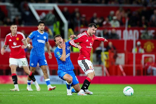 Manchester United, ManU v Brighton & Hove Albion - Carabao Cup Third Round Mason Mount of Manchester United catches Olivier Boscagli of Brighton & Hove Albion in the face during the Carabao Cup round 3 match between Manchester United and Brighton & Hove Albion at Old Trafford in Manchester, United Kingdom, on September 16, 2026. Manchester Greater Manchester United Kingdom  Copyright: xNewsxImagesx originalFilename:cosgrove-carabaoc260916_npbA8.jpg