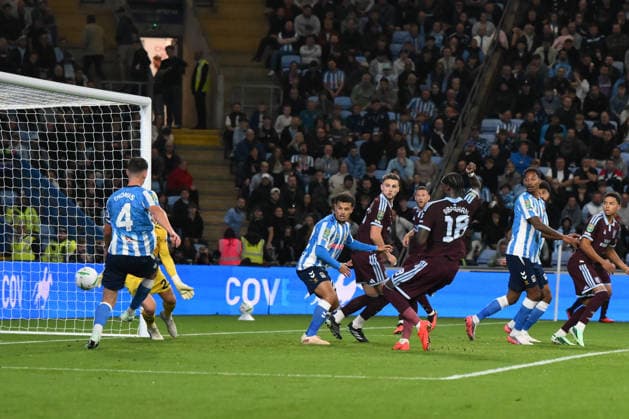 Coventry City v Aston Villa - Carabao Cup Third Round Tammy Abraham of Aston Villa scores the team s third goal during the Carabao Cup Third Round match between Coventry City and Aston Villa at the Coventry Building Society Arena in Coventry, on September 16, 2026. Coventry West Midlands United Kingdom  Copyright: xMIxNewsx originalFilename:fletcher-coventry260916_npQfq.jpg