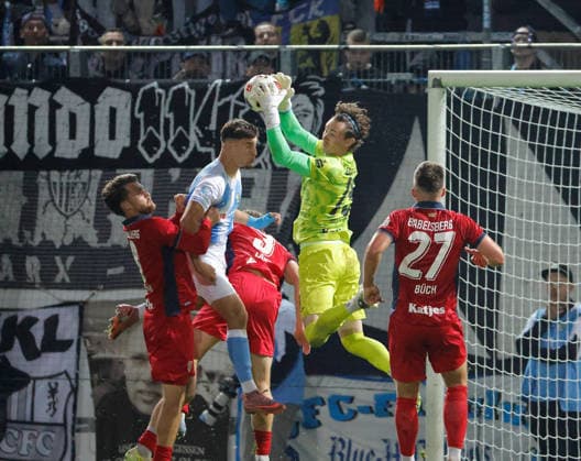 CFC vs. SV Babelsberg 03, September 16, 2026, Chemnitz, eins Stadium on Gellertstrasse, Sports, Soccer, Northeast Regional League 2026–2027, Matchday 9, CFC, CFC vs. SV Babelsberg 03: Goalkeeper Niclas Müller makes a confident save. Chemnitz, Saxony, Germany