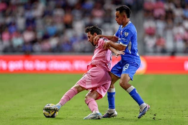 MIAMI, FL - SEPTEMBER 16: Inter Miami CF Forward Lionel Messi (10) and Cruz Azul Midfielder Carlos Rodriguez (19) battle for a ball during the 2026 Michelob ULTRA Campeones Cup soccer match between Inter Miami CF and Cruz Azul on September 16, 2026 at NU Stadium, Miami, Fla.(Photo by Chris Arjoon Icon Sportswire) SOCCER: SEP 16 Campeones Cup Final Inter Miami CF vs Cruz Azul EDITORIAL USE ONLY Icon2609160000035