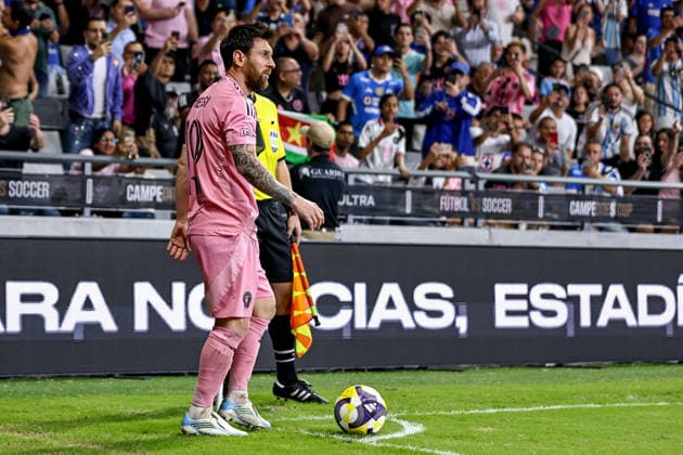 MIAMI, FL - SEPTEMBER 16: Inter Miami CF Forward Lionel Messi (10) prepares to take a corner kick during the 2026 Michelob ULTRA Campeones Cup soccer match between Inter Miami CF and Cruz Azul on September 16, 2026 at NU Stadium, Miami, Fla.(Photo by Chris Arjoon Icon Sportswire) SOCCER: SEP 16 Campeones Cup Final Inter Miami CF vs Cruz Azul EDITORIAL USE ONLY Icon2609160000036