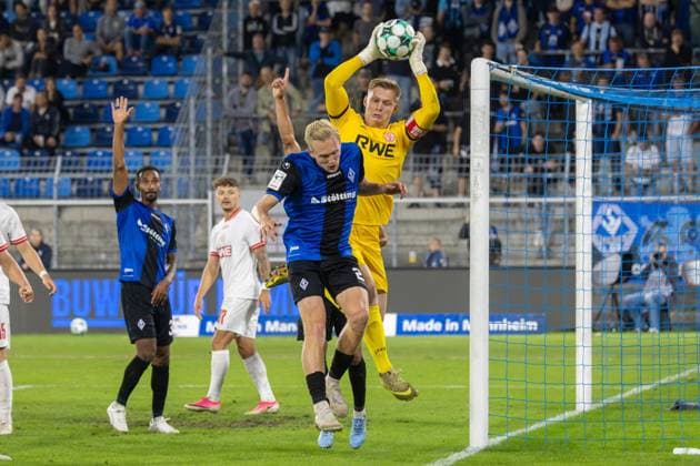 Jakob Golz (1, Essen) in Aktion