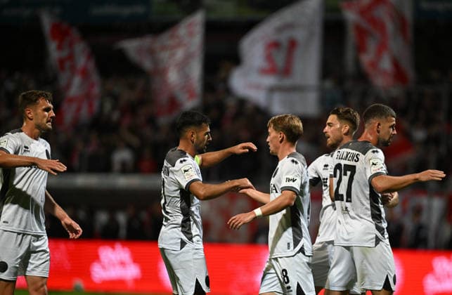 September 16, 2026, xophax, Soccer 3rd Division, Fortuna Cologne vs. SV Wehen Wiesbaden – The Wehen Wiesbaden team after their victory over Cologne