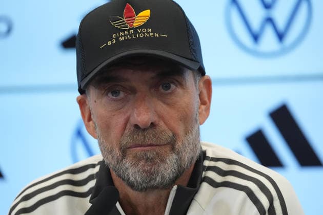 National team coach Jürgen Klopp arrives at the press conference for the national team’s first roster announcement wearing a cap. One of 83 million. September 17, 2026. First DFB roster announcement by national team coach Jürgen Klopp, DFB Campus Frankfurt