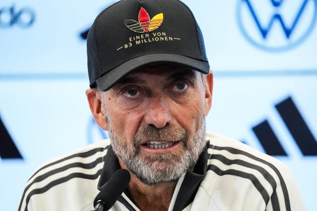 National Team Coach Jürgen Klopp arrives at the press conference for the national team’s first roster announcement wearing a cap. One of 83 million. September 17, 2026. First DFB roster announcement by National Team Coach Jürgen Klopp, DFB Campus Frankfurt