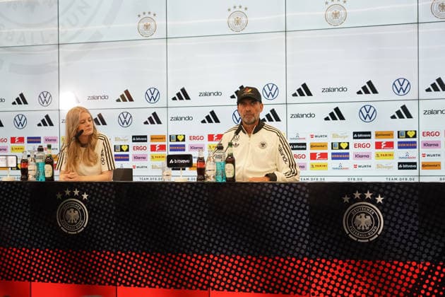 National Team Coach Jürgen Klopp arrives at the press conference for the national team’s first roster announcement wearing a cap. One of 83 million. September 17, 2026. First DFB roster announcement by National Team Coach Jürgen Klopp, DFB Campus Frankfurt