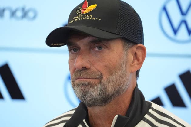 National team coach Jürgen Klopp arrives at the press conference for the national team’s first roster announcement wearing an Adidas cap. One of 83 million. September 17, 2026. First DFB roster announcement by national team coach Jürgen Klopp, DFB Campus Frankfurt