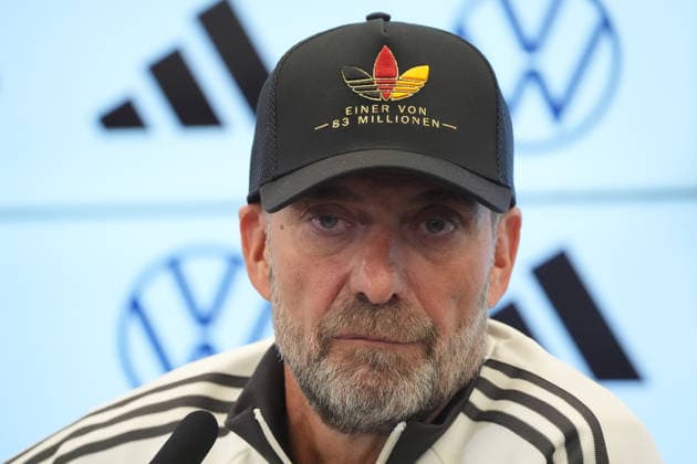 National Team Coach Jürgen Klopp arrives at the press conference for the national team’s first roster announcement wearing an Adidas cap. One of 83 million. September 17, 2026. First DFB roster announcement by National Team Coach Jürgen Klopp, DFB Campus Frankfurt