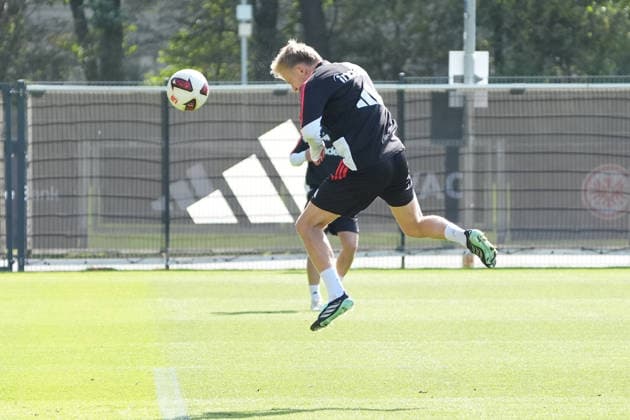 Header by Jonathan Burkardt, Eintracht Frankfurt, September 17, 2026, Bundesliga, 2026–27 Season, Eintracht Frankfurt Training