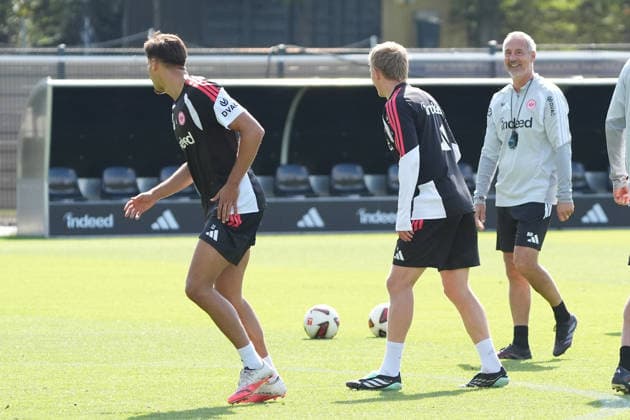 Coach Adi Hütter of Eintracht Frankfurt with Jonathan Burkardt of Eintracht Frankfurt and Younes Ebnoutalib of Eintracht Frankfurt, all in good spirits, September 17, 2026; Bundesliga, 2026–27 season; Eintracht Frankfurt training