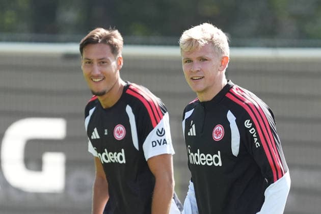 The two Frankfurt national team forwards, Jonathan Burkardt (Eintracht Frankfurt) and Younes Ebnoutalib (Eintracht Frankfurt), looking cheerful on September 17, 2026. Bundesliga, 2026–27 season. Eintracht Frankfurt training