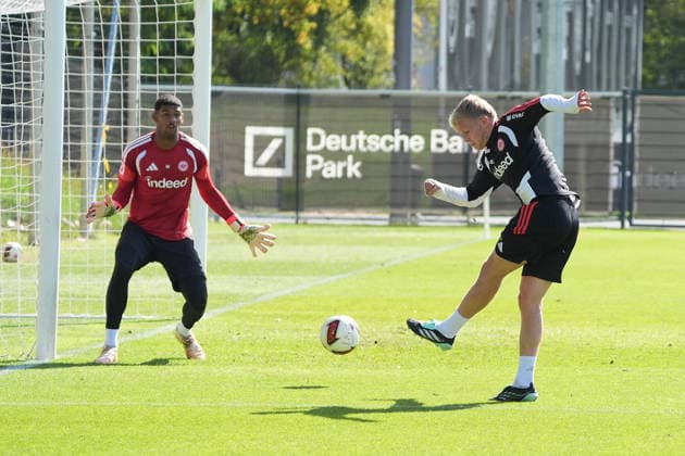 Jonathan Burkardt of Eintracht Frankfurt vs. goalkeeper Kaua Santos of Eintracht Frankfurt, September 17, 2026, Bundesliga, 2026–27 season, Eintracht Frankfurt training