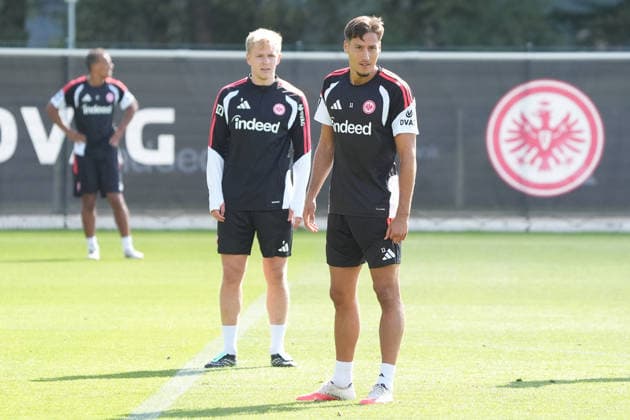 The two Frankfurt national team forwards, Jonathan Burkardt (Eintracht Frankfurt) and Younes Ebnoutalib (Eintracht Frankfurt), looking cheerful on September 17, 2026. Bundesliga, 2026–27 season. Eintracht Frankfurt training.