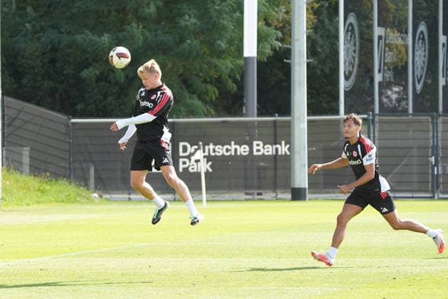 The two Frankfurt national team forwards, Jonathan Burkardt (Eintracht Frankfurt) and Younes Ebnoutalib (Eintracht Frankfurt), looking cheerful on September 17, 2026. Bundesliga, 2026–27 season. Eintracht Frankfurt training.