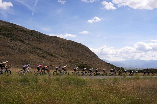 The pack rides cycles during the Giro d™Abruzzo, stage 3 from Oricola - Piana del Cavaliere to San Benedetto dei Marsi (159 km) - Abruzzo, Italy - Thursday, September 17, 2026. - cycling.  Copyright: xFabioxFerrari LaPressex