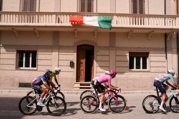 United States s Jack Makohon of EF Education - Aevolo The pack rides during the Giro d™Abruzzo, stage 3 from Oricola - Piana del Cavaliere to San Benedetto dei Marsi (159 km) - Abruzzo, Italy - Thursday, September 17, 2026. - cycling.  Copyright: xFabioxFerrari LaPressex