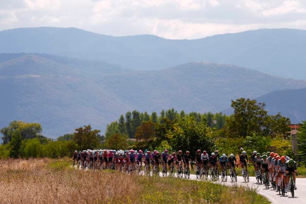 The pack rides during the Giro d™Abruzzo, stage 3 from Oricola - Piana del Cavaliere to San Benedetto dei Marsi (159 km) - Abruzzo, Italy - Thursday, September 17, 2026. - cycling.  Copyright: xFabioxFerrari LaPressex