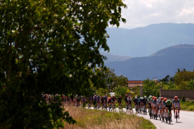The pack rides during the Giro d™Abruzzo, stage 3 from Oricola - Piana del Cavaliere to San Benedetto dei Marsi (159 km) - Abruzzo, Italy - Thursday, September 17, 2026. - cycling.  Copyright: xFabioxFerrari LaPressex
