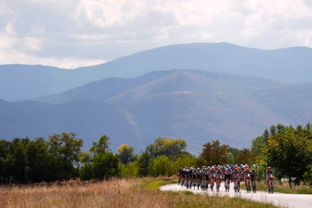 The pack rides during the Giro d™Abruzzo, stage 3 from Oricola - Piana del Cavaliere to San Benedetto dei Marsi (159 km) - Abruzzo, Italy - Thursday, September 17, 2026. - cycling.  Copyright: xFabioxFerrari LaPressex