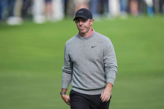 VIRGINIA WATER, ENGLAND - SEPTEMBER 17: Rory McIlroy (IRE) walks from the eighteenth green during Round 1 at the BMW PGA, Golf Herren Championship at Wentworth Golf Club, Virginia Water on September 17, 2026 in Surrey, England The BMW PGA Championship
