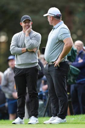 VIRGINIA WATER, ENGLAND - SEPTEMBER 17: Rory McIlroy (IRE) and Ryan Fox (NZL) talks as they wait on the first green during Round 1 at the BMW PGA, Golf Herren Championship at Wentworth Golf Club, Virginia Water on September 17, 2026 in Surrey, England The BMW PGA Championship