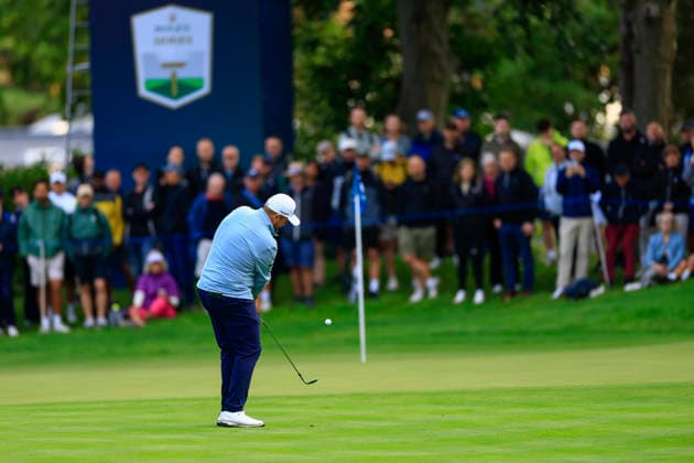 RECORD DATE NOT STATED 17th September 2026; Wentworth Golf Club, Virginia Water, Surrey, England; DP World Tour Golf, BMW PGA, Golf Herren Championship, Day 1; Shane Lowry playing a chip shot to the 17th green ChrisxRoll