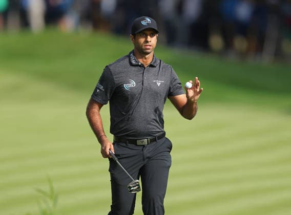 BMW PGA, Golf Herren Championship 2026 - Day One SURREY, ENGLAND, SEPTEMBER 17: Aaron Rai of England acknowledges the crowd after a birdie during The DP World Tour BMW PGA Championship Day One at Wentworth Golf Club, Virginia Water, Surrey, England, on September 17. (Photo by Daniel Weir) Surrey Wentworth Golf Course England Copyright: xDanielxWeir SportsxPressxPhotox Sportspressphoto_SPR233386