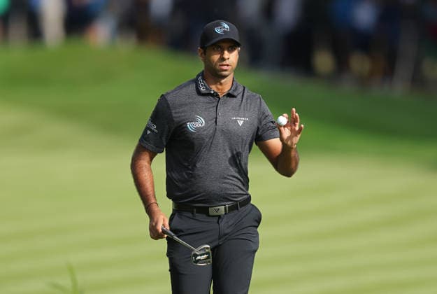 BMW PGA, Golf Herren Championship 2026 - Day One SURREY, ENGLAND, SEPTEMBER 17: Aaron Rai of England acknowledges the crowd after a birdie during The DP World Tour BMW PGA Championship Day One at Wentworth Golf Club, Virginia Water, Surrey, England, on September 17. (Photo by Daniel Weir) Surrey Wentworth Golf Course England Copyright: xDanielxWeir SportsxPressxPhotox Sportspressphoto_SPR233400